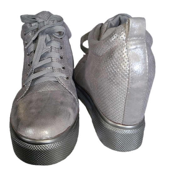 FOREVER 21 GIGGLE-03 SILVER LACE-UP WEDGES BNWB - Picture 3 of 5